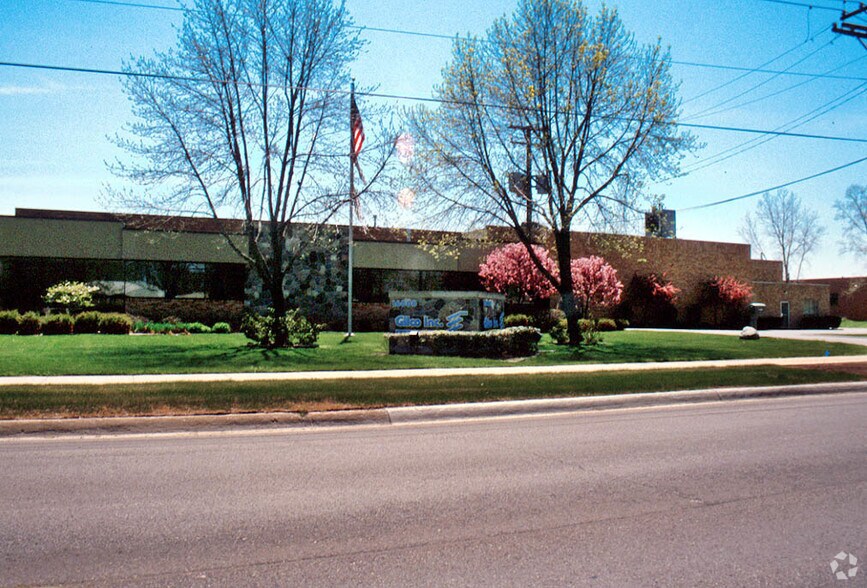 16000 Common Rd, Roseville, MI à vendre - Photo de l’immeuble – Image 2 sur 8