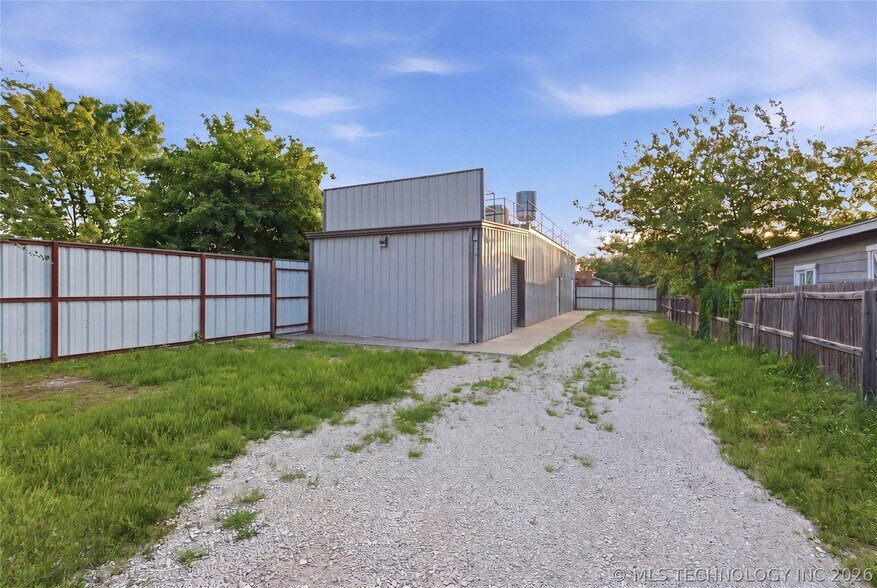 6151 E Tecumseh St, Tulsa, OK à vendre - Photo de l’immeuble – Image 3 sur 14