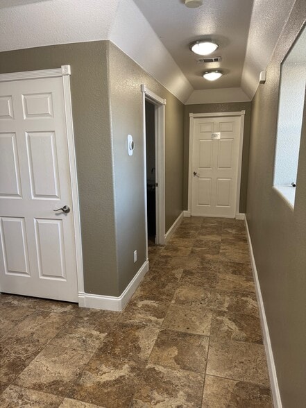 100 S Canyonwood Dr, Dripping Springs, TX à louer - Photo de l’immeuble – Image 2 sur 23