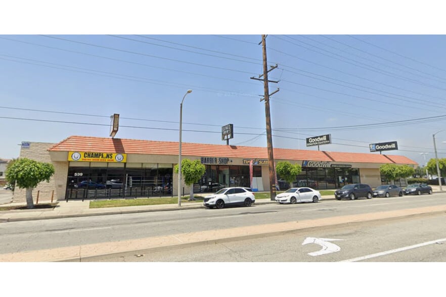 539-563 N Azusa Ave, West Covina, CA à louer - Photo de l’immeuble – Image 1 sur 1