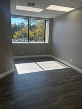 900 Wheeler Rd, Hauppauge, NY à louer Photo intérieure– Image 2 sur 5