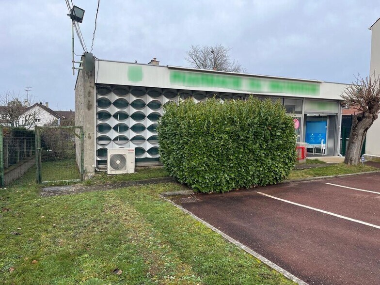 Bureau dans Osny à vendre - Photo de l’immeuble – Image 3 sur 10