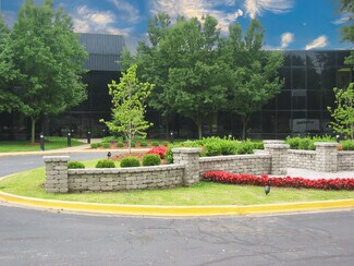Plus de détails pour 10180 Linn Station Rd, Louisville, KY - Bureau à louer