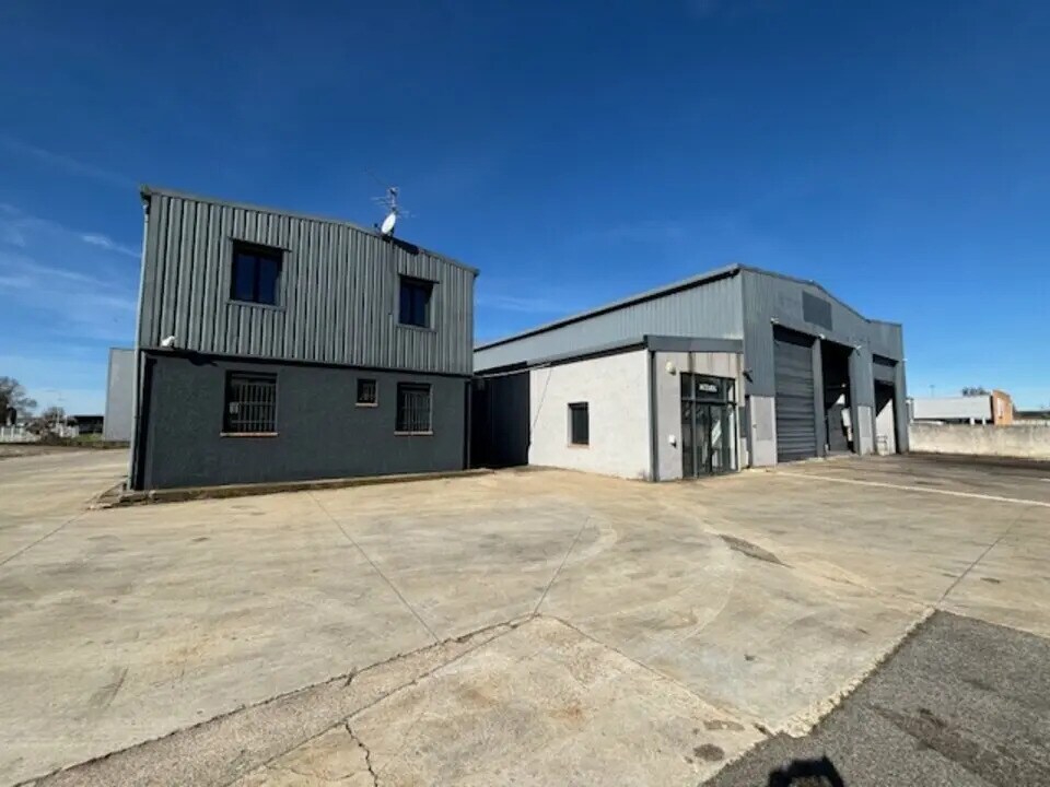 Local d’activités dans Nîmes à louer Photo de l’immeuble– Image 1 sur 13