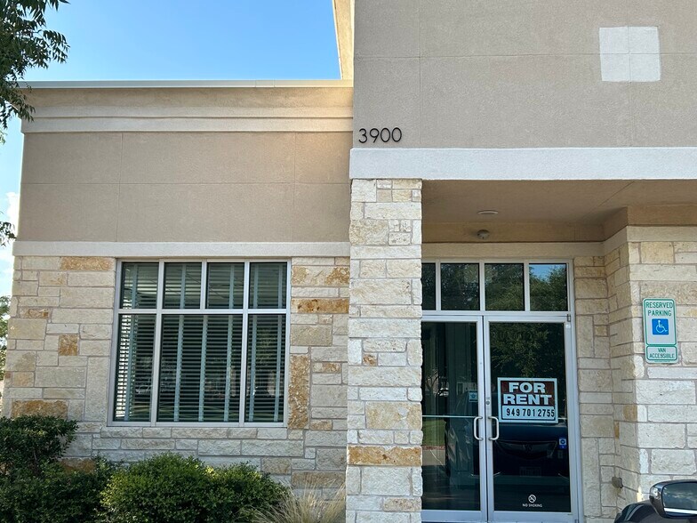 3900 South Stonebridge Dr, McKinney, TX à louer - Photo de l’immeuble – Image 1 sur 10