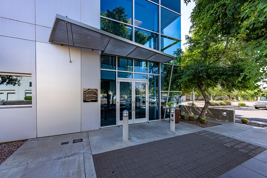 1910 E Thomas Rd, Phoenix, AZ à louer - Photo principale – Image 1 sur 8