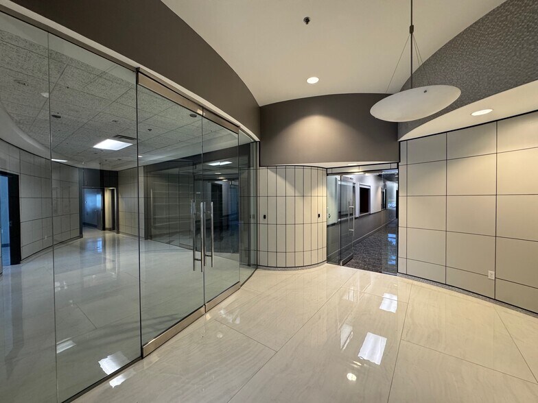 5343 Bowden Rd, Jacksonville, FL à louer - Photo de l’immeuble – Image 2 sur 7