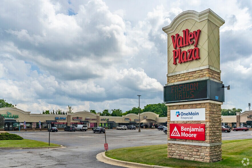 4205-4225 Miller Rd, Flint, MI à louer - Photo de l’immeuble – Image 3 sur 16