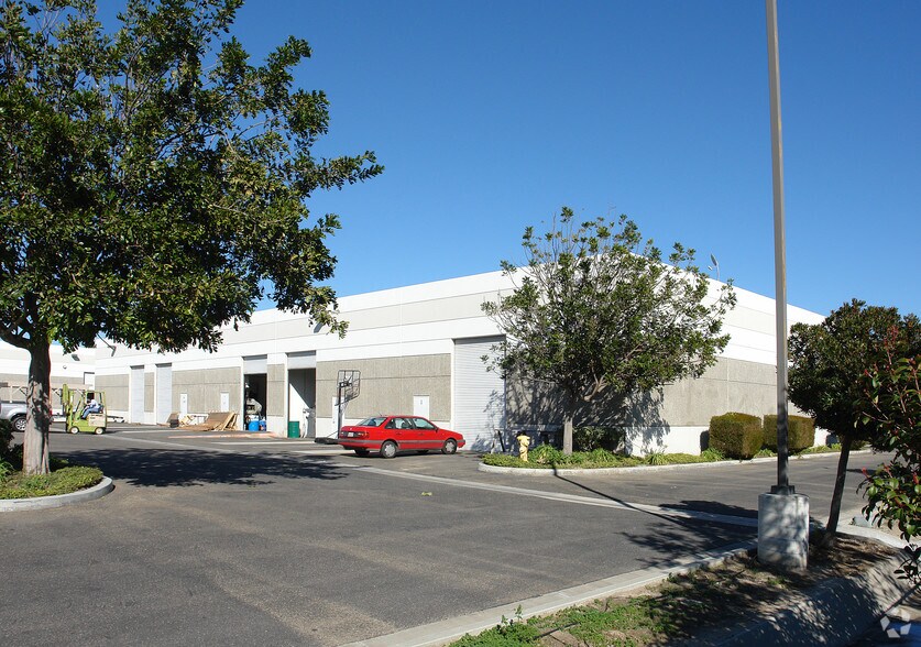 2250 Celsius Ave, Oxnard, CA à louer - Photo de l’immeuble – Image 3 sur 4