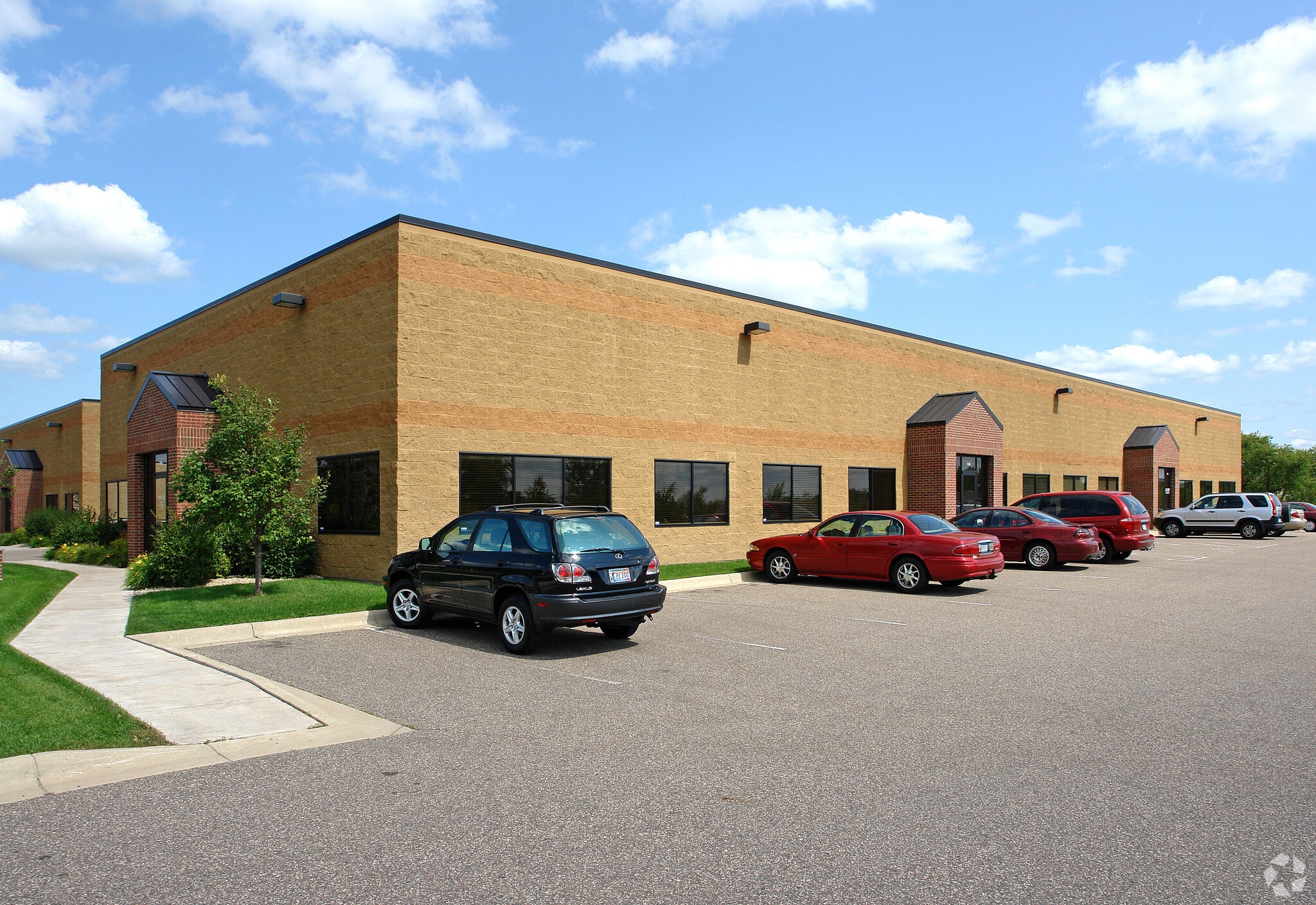 533 Hayward Ave N, Oakdale, MN à vendre Photo principale– Image 1 sur 6