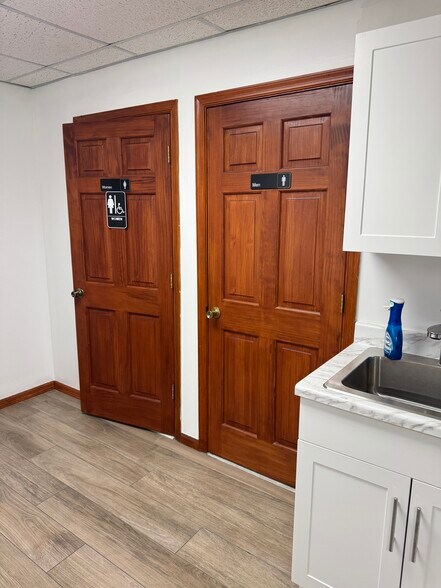 3600 Investment Ln, West Palm Beach, FL à louer - Photo de l’immeuble – Image 3 sur 15