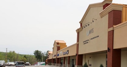 8411-8421 Seneca Tpke, New Hartford, NY à louer Photo de l’immeuble– Image 1 sur 2