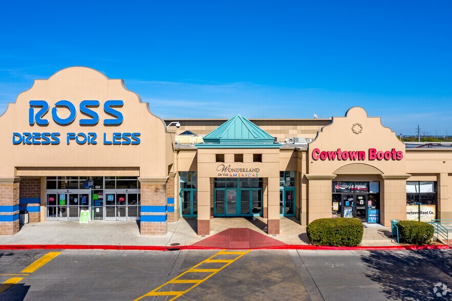 4522 Fredericksburg Rd, San Antonio, TX à louer - Photo de l’immeuble – Image 3 sur 7