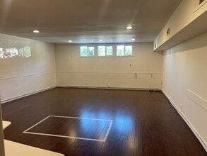 7815-7817 Melrose Ave, Los Angeles, CA à louer Photo intérieure– Image 1 sur 3