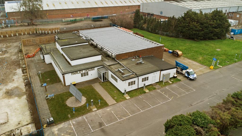 22-42 Freshwater Rd, Dagenham à louer Photo de l’immeuble– Image 1 sur 13