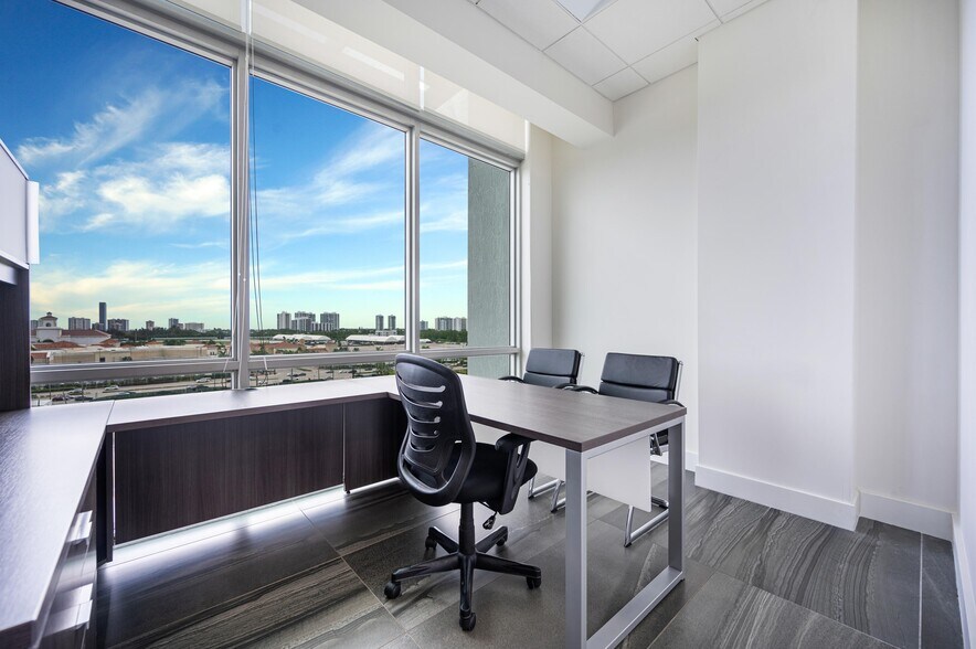 800 SE 4th Ave, Hallandale Beach, FL à louer - Photo de l’immeuble – Image 1 sur 9