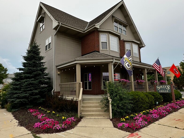 4629 N Port Washington Rd, Milwaukee, WI à vendre - Photo de l’immeuble – Image 2 sur 31