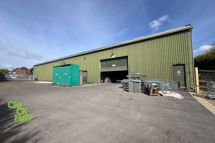 2 Daux Rd, Billingshurst à vendre - Photo de l’immeuble – Image 2 sur 8