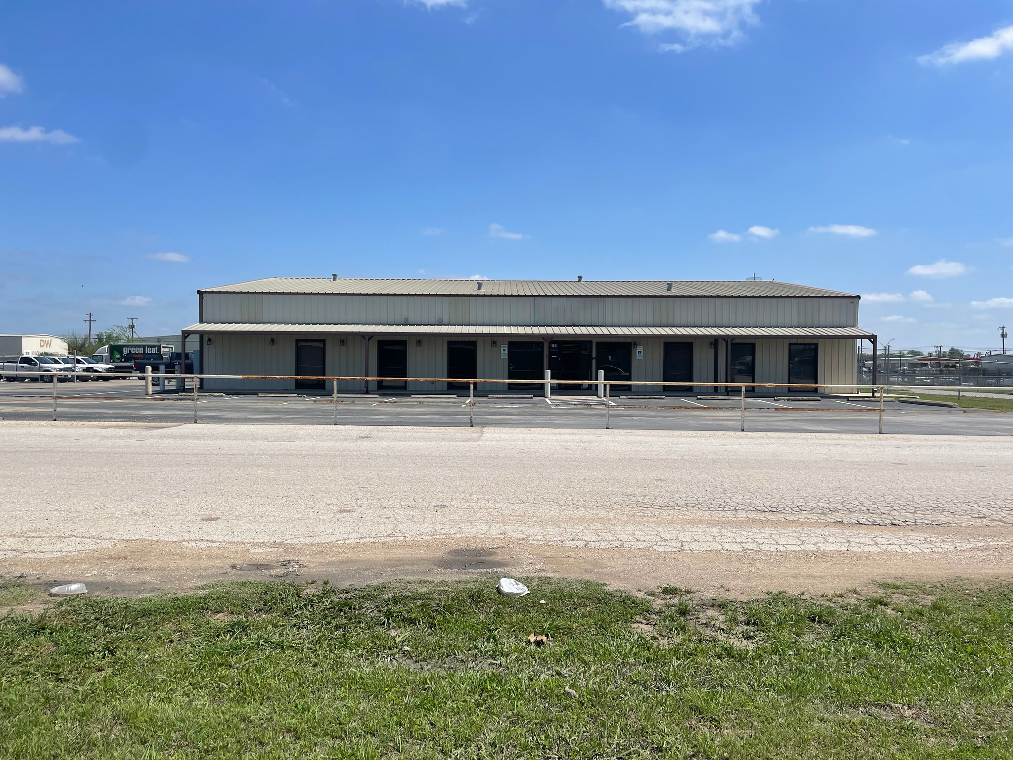108 McNutt Rd, Hutto, TX à louer Photo de l’immeuble– Image 1 sur 1