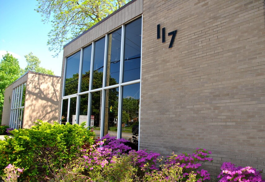 117 E Palatine Rd, Palatine, IL à louer - Photo de l’immeuble – Image 1 sur 5