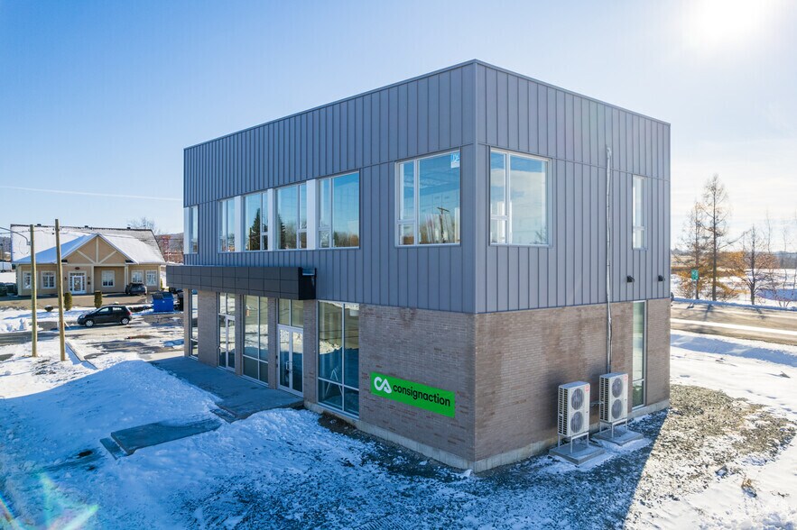 135 Rue De Sherbrooke, Cowansville, QC à louer - Photo de l’immeuble – Image 2 sur 3
