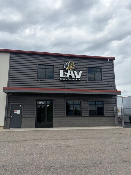 1061 74th St SW, Byron Center, MI à louer - Photo de l’immeuble – Image 1 sur 7