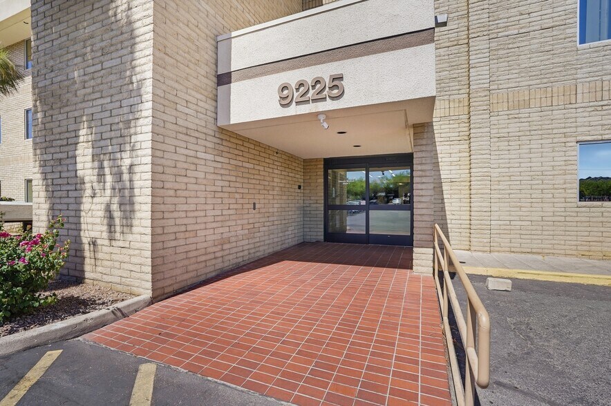 9225 N 3rd St, Phoenix, AZ à louer - Photo de l’immeuble – Image 3 sur 18