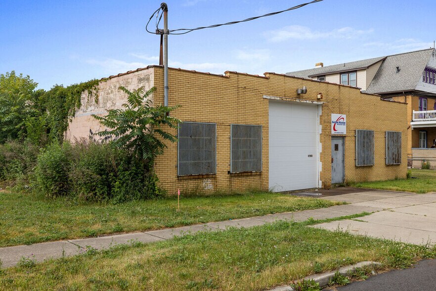 1041 Niagara Ave, Niagara Falls, NY à vendre - Photo de l’immeuble – Image 2 sur 27