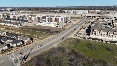 2016 Forum Dr, Grand Prairie, TX à louer Aérien– Image 2 sur 12
