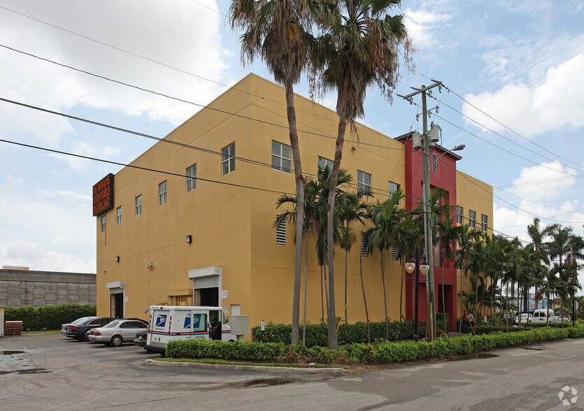 3001 W Hallandale Beach Blvd, Hallandale Beach, FL à louer - Photo de l’immeuble – Image 2 sur 2