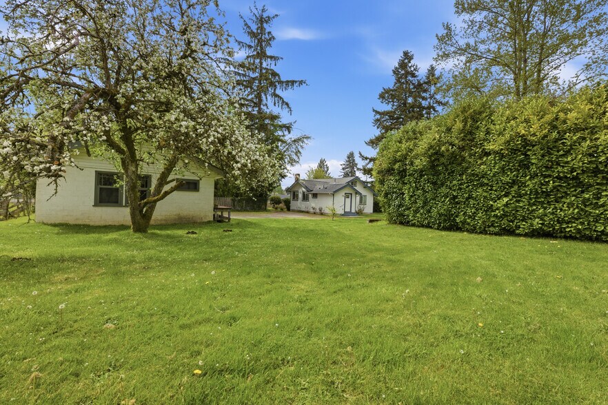 10209 A St S, Tacoma, WA à vendre - Photo de l’immeuble – Image 1 sur 8