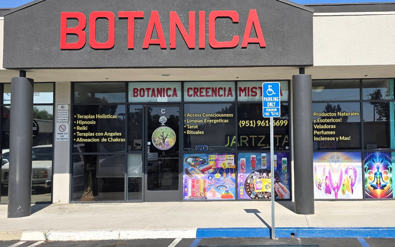 3330 E Florida Ave, Hemet, CA à louer Photo de l’immeuble– Image 1 sur 15