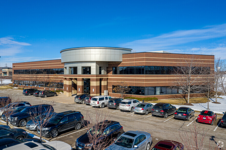 8530 Eagle Point Blvd, Lake Elmo, MN à louer - Photo de l’immeuble – Image 1 sur 5