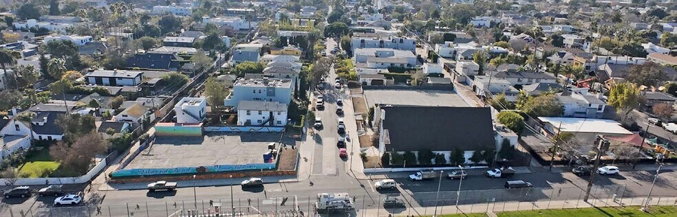 685-688 Westminster Ave, Venice, CA à vendre - Photo de l’immeuble – Image 2 sur 4