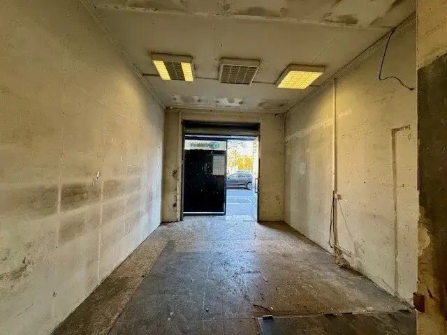 Local commercial dans Paris à vendre - Photo de l’immeuble – Image 1 sur 5