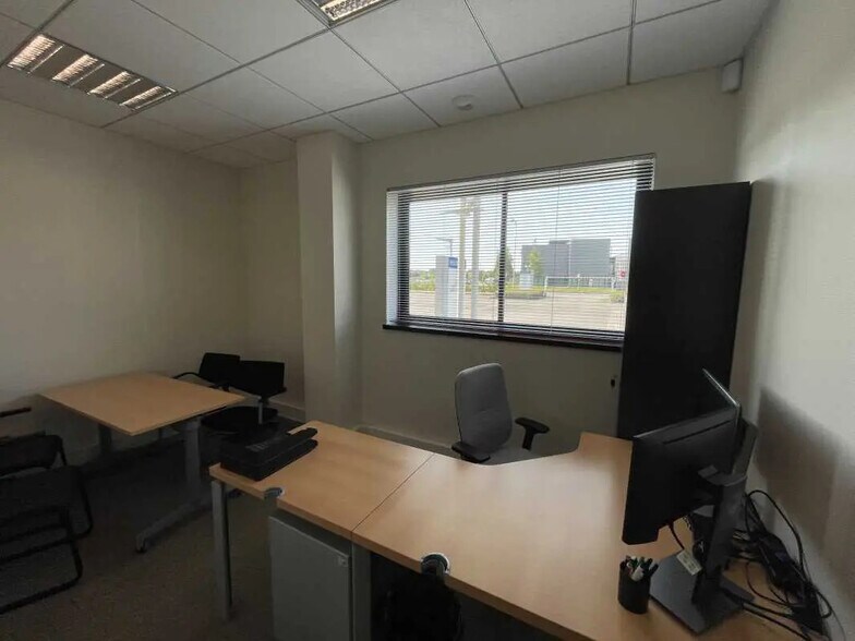Bureau dans Lacroix-Saint-Ouen à louer - Photo de l’immeuble – Image 3 sur 14