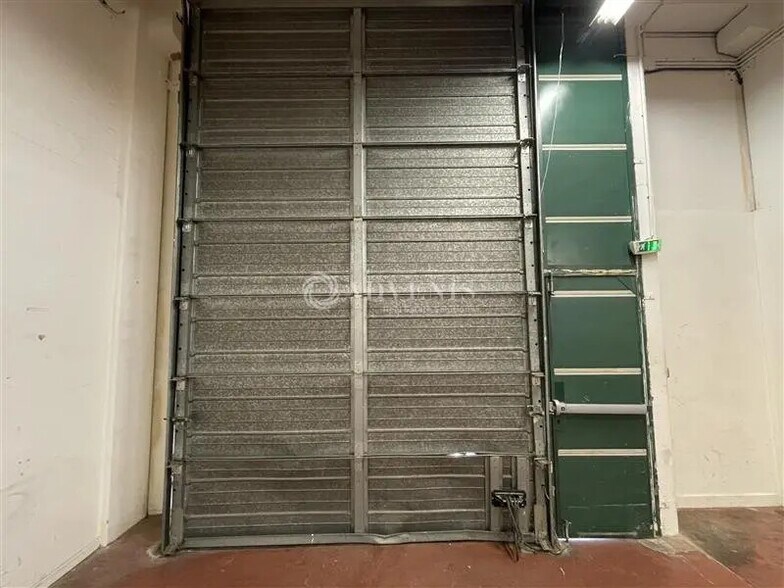Local d’activités dans Villepinte à louer - Photo de l’immeuble – Image 2 sur 12
