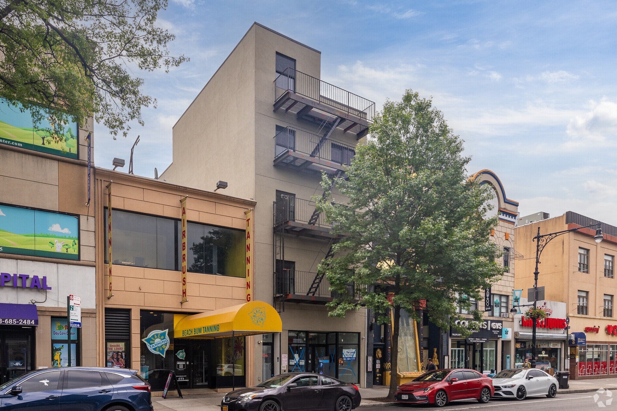 30-87 Steinway St, Astoria, NY à louer Photo principale– Image 1 sur 6