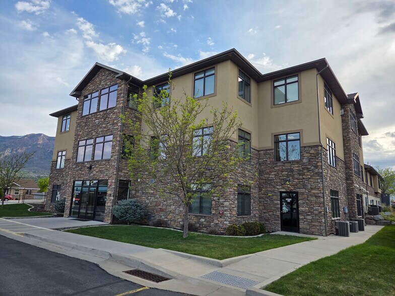 2797 N Highway 89, Pleasant View, UT à louer - Photo de l’immeuble – Image 3 sur 8