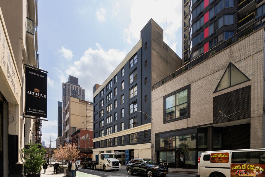 306 E 61st St, New York, NY à louer - Photo de l’immeuble – Image 1 sur 17