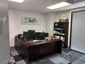 504 Capital Cir SE, Tallahassee, FL à louer Photo intérieure– Image 1 sur 11