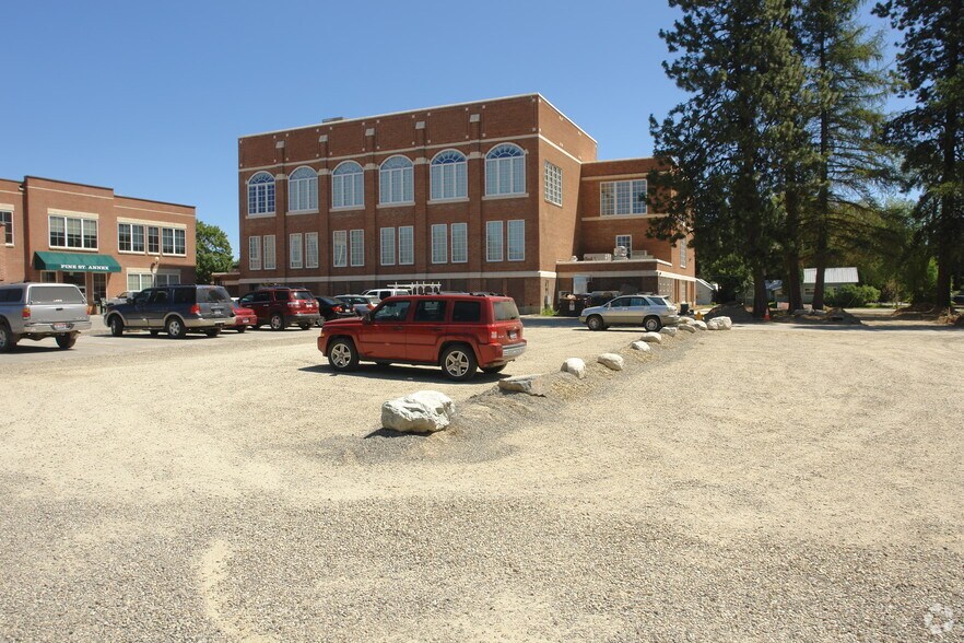 102 S Euclid Ave, Sandpoint, ID à louer - Photo de l’immeuble – Image 2 sur 67
