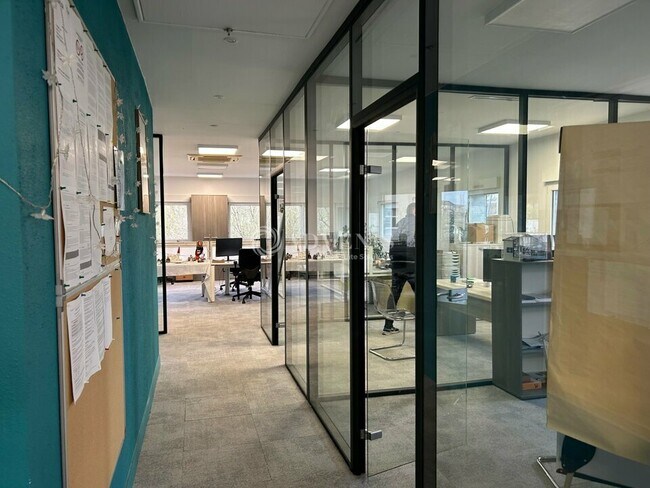 Plus de détails pour Bureau à vendre