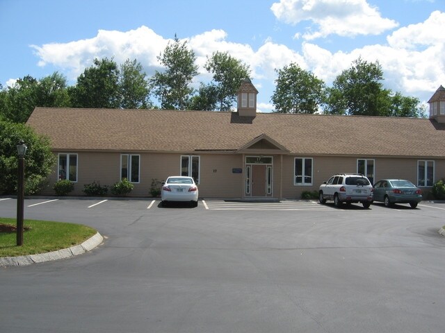 17 Chenell Dr, Concord, NH à vendre - Photo principale – Image 1 sur 3