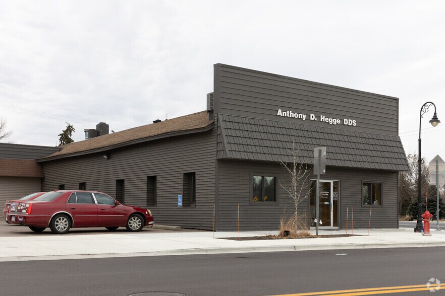 93 Oak Ave S, Annandale, MN à louer - Photo de l’immeuble – Image 2 sur 2