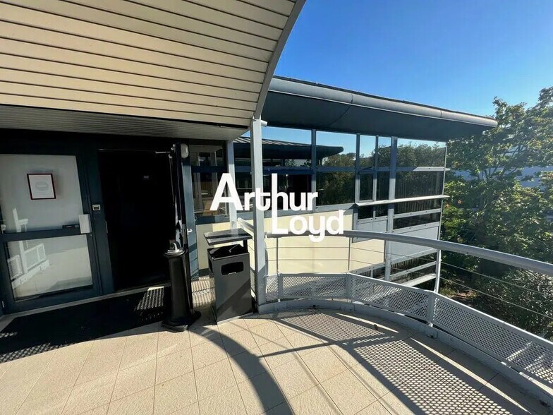 Local d’activités dans SOPHIA ANTIPOLIS à louer - Photo de l’immeuble – Image 3 sur 11