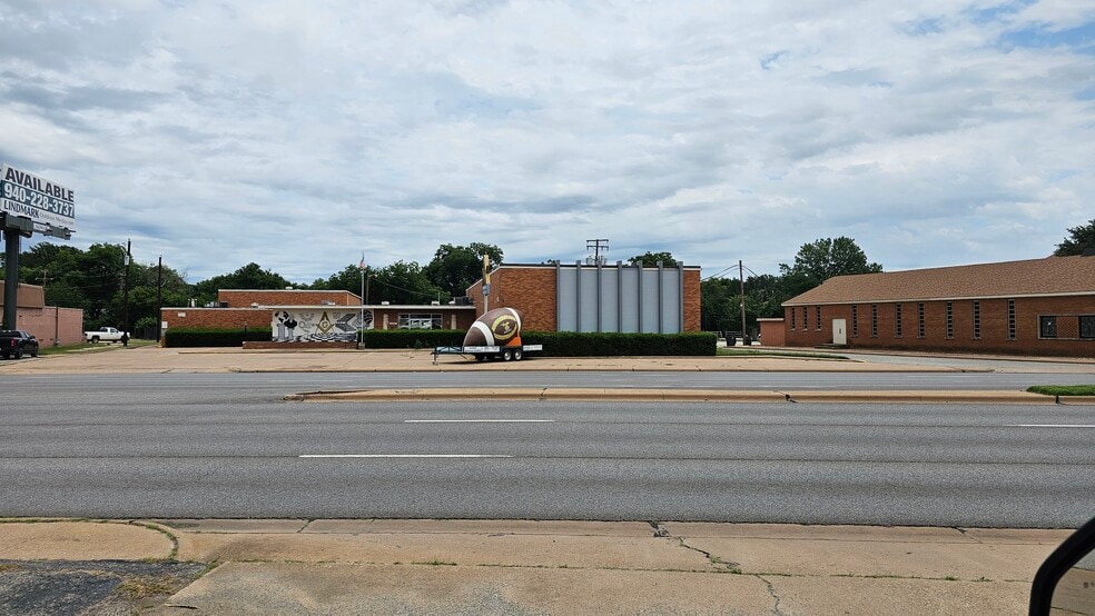 3503 Kemp Blvd, Wichita Falls, TX à vendre - Photo principale – Image 1 sur 11