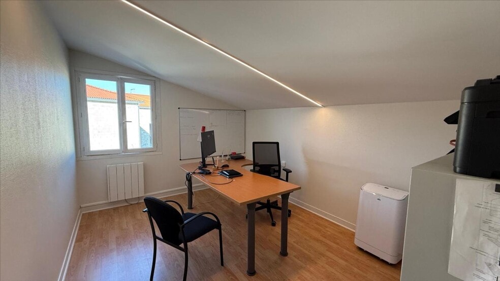 Bureau dans Saint-Just à louer - Photo intérieure – Image 2 sur 7