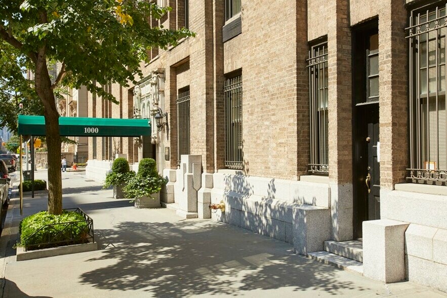 1000 Park Ave, New York, NY à louer - Photo de l’immeuble – Image 1 sur 7