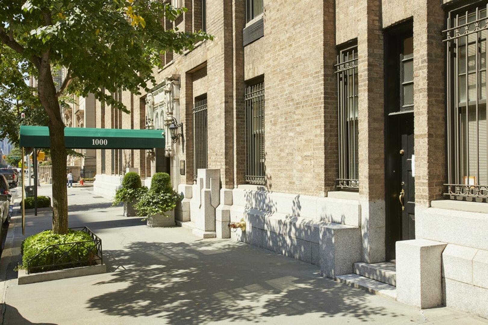 1000 Park Ave, New York, NY à louer Photo de l’immeuble– Image 1 sur 8